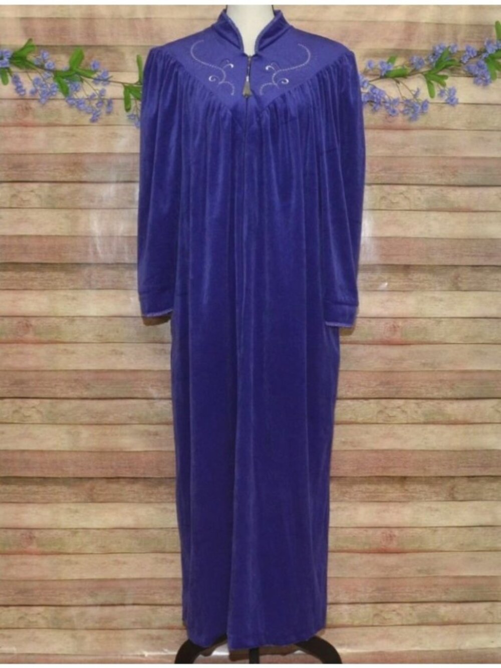 VTG 70s Granada Velour Robe Size M Purple Embroidered Zip Front Housecoat Maxi